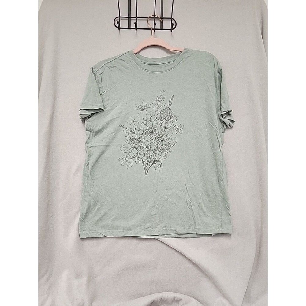 Womens Doe Size Large Green Flower Graphic Tee